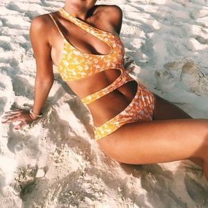 Cupshe Cutout One Piece Bathing Suit